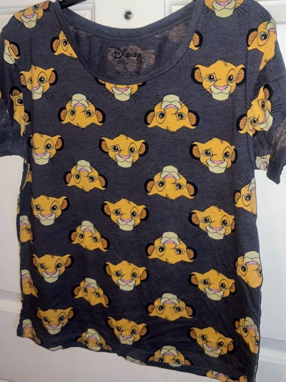 Disney Lion King “simba” charcoal gray tee XL